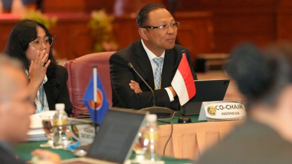 https://assetd.kompas.id/-3woj6bFd9M613xDoEHBMTIploY=/1024x576/https%3A%2F%2Ftaja.kompas.id%2Fwp-content%2Fuploads%2F2025%2F08%2FTAJA-IMIGRASI-1-720x405.jpeg
