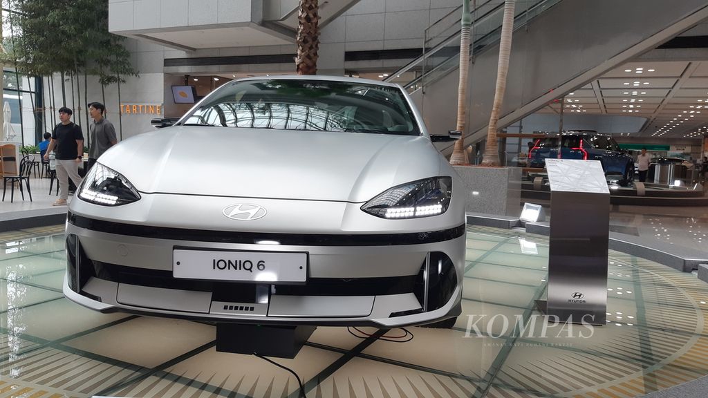 Hyundai Ioniq 6, salah satu mobil listrik murni yang dipamerkan di Kantor Pusat Hyundai Motor Company (HMC), Seoul, Korea Selatan, Rabu (12/7/2023).
