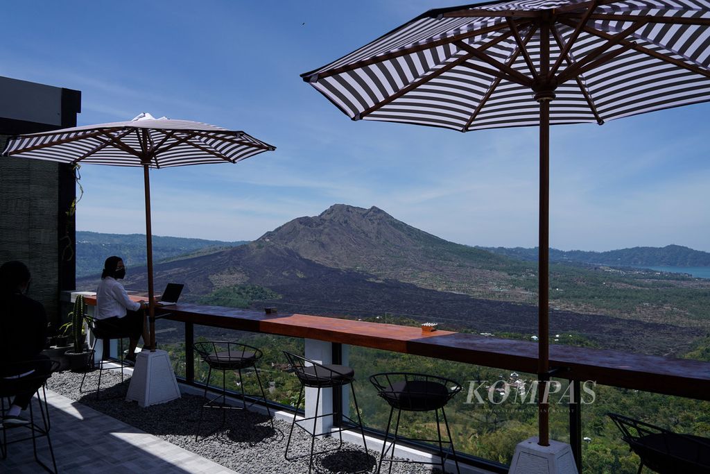https://assetd.kompas.id/-EmAzNEURy6SYq1-kBBwX7Y7ZZo=/1024x683/filters:watermark(https://cdn-content.kompas.id/umum/kompas_main_logo.png,-16p,-13p,0)/https%3A%2F%2Fkompas.id%2Fwp-content%2Fuploads%2F2021%2F10%2Ff10fe735-8190-497e-a646-89d4abbadbdd_jpg.jpg