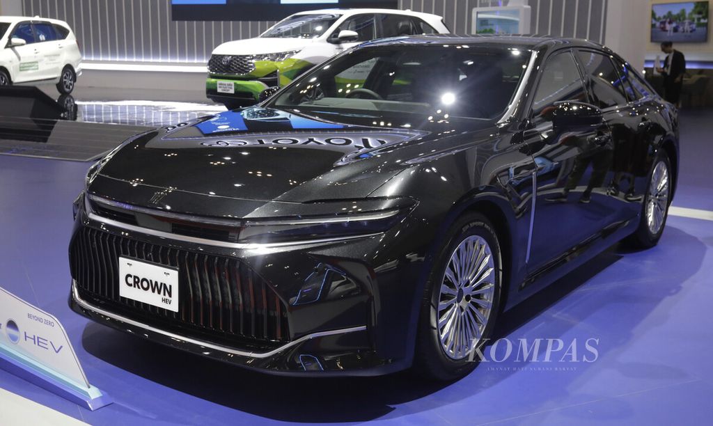 Toyota Crown HEV di Gaikindo Jakarta Auto Week 2024.