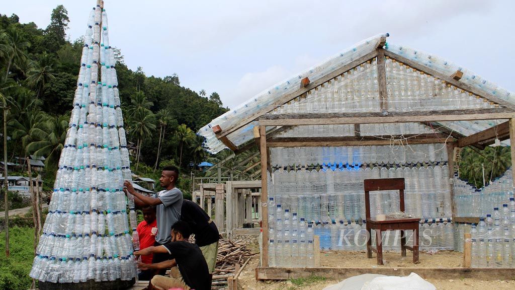 https://assetd.kompas.id/-LXRNO0vH38FvDdOT1iOUt07PSc=/1024x576/filters:watermark(https://cdn-content.kompas.id/umum/kompas_main_logo.png,-16p,-13p,0)/https%3A%2F%2Fkompas.id%2Fwp-content%2Fuploads%2F2017%2F12%2F20171222_ENGLISH-NATAL_A_web.jpg