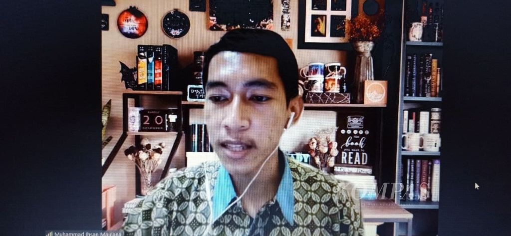 Peneliti Kode Inisiatif Ihsan Maulana berbicara dalam diskusi media bertajuk ”Sengketa Pilkada: Dalil Hoaks dan Model Baru Penggembosan Suara di Pilkada 2020” secara daring, Senin (25/1/2021).