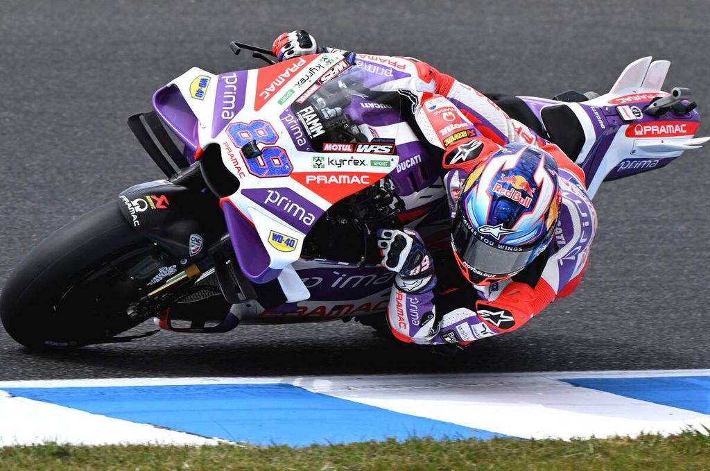 Pebalap Prima Pramac Racing, Jorge Martin, memacu motornya saat kualifikasi MotoGP seri Australia di Sirkuit Phillip Island, Sabtu (21/10/2023).
