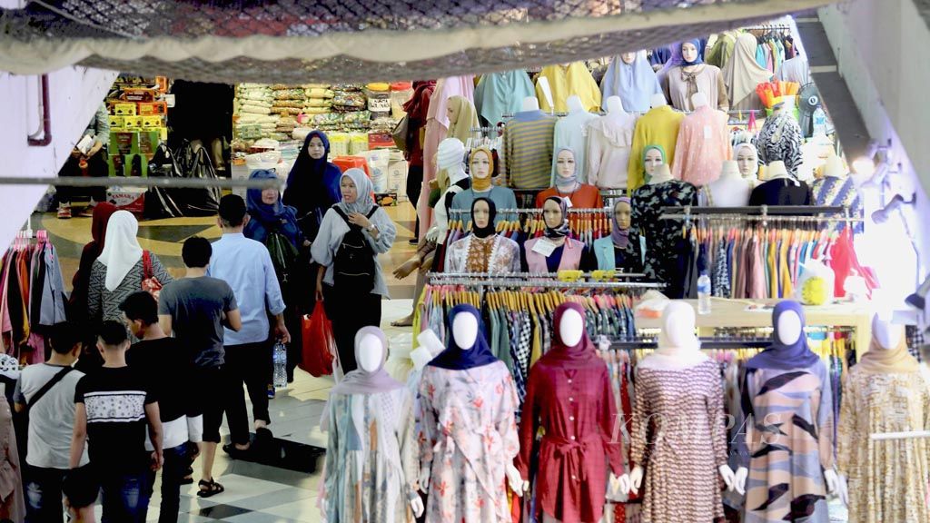 https://assetd.kompas.id/-kYk3jW1nGUn0EJUTiC1QLxxqeo=/1024x576/filters:watermark(https://cdn-content.kompas.id/umum/kompas_main_logo.png,-16p,-13p,0)/https%3A%2F%2Fkompas.id%2Fwp-content%2Fuploads%2F2020%2F02%2F20200207_ENGLISH-PERTUMBUHAN-EKONOMI_C_web_1581087423.jpg