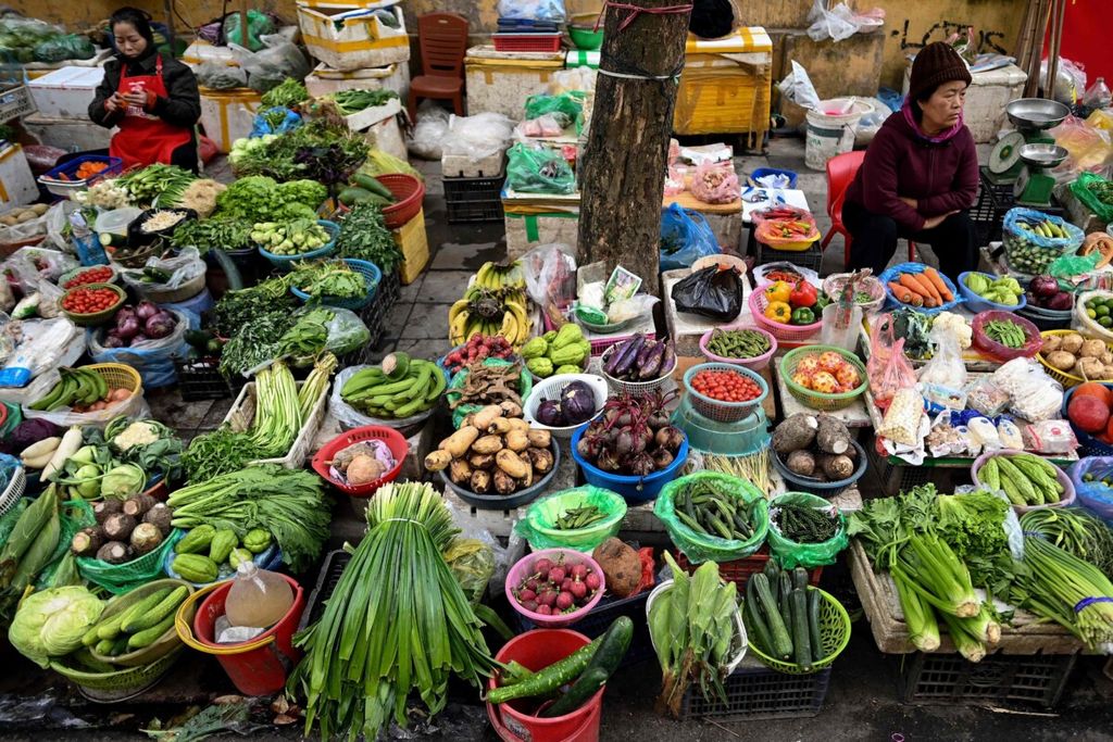 https://assetd.kompas.id/-lQcWC0ZDX_hftnSscO0ltEREnM=/1024x683/https%3A%2F%2Fkompas.id%2Fwp-content%2Fuploads%2F2021%2F01%2FVIETNAM-ECONOMY_93924600_1611534389.jpg