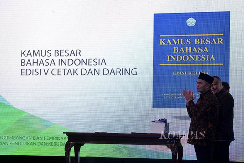 Peluncuran <i>Kamus Besar Bahasa Indonesia </i>edisi kelima dalam peringatan Bulan Bahasa dan Sastra 2016 di Jakarta, Jumat (28/10). Selain edisi cetak, diluncurkan juga edisi daring.