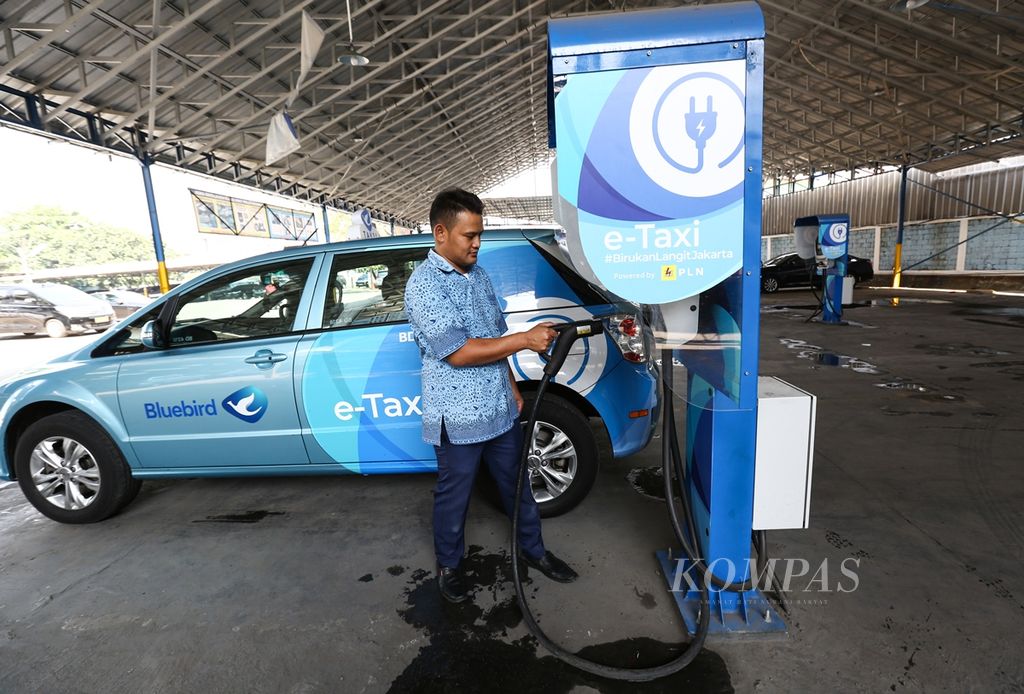 https://assetd.kompas.id/0YChjA4SELA0KU8KL79W0NXYYvQ=/1024x694/filters:watermark(https://cdn-content.kompas.id/umum/kompas_main_logo.png,-16p,-13p,0)/https%3A%2F%2Fkompas.id%2Fwp-content%2Fuploads%2F2019%2F08%2Fdf8c26e3-bdcf-4870-b2ca-ffdfe85fa11c_jpg.jpg