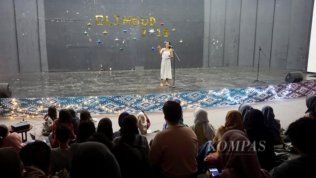 https://assetd.kompas.id/0iGjBrmPKozYnWigDRkzzXgI9eU=/1024x576/filters:watermark(https://cdn-content.kompas.id/umum/kompas_main_logo.png,-16p,-13p,0)/https%3A%2F%2Fkompas.id%2Fwp-content%2Fuploads%2F2018%2F09%2F20180927_BUKU_E_web_1538060657.jpg