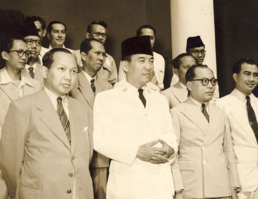 https://assetd.kompas.id/0j8G9hNBnTOJ-KS03uWDsgx-1vQ=/1024x790/https%3A%2F%2Fkompas.id%2Fwp-content%2Fuploads%2F2019%2F01%2FPRESIDEN-SOEKARNO310-04-1_1547509354.jpg