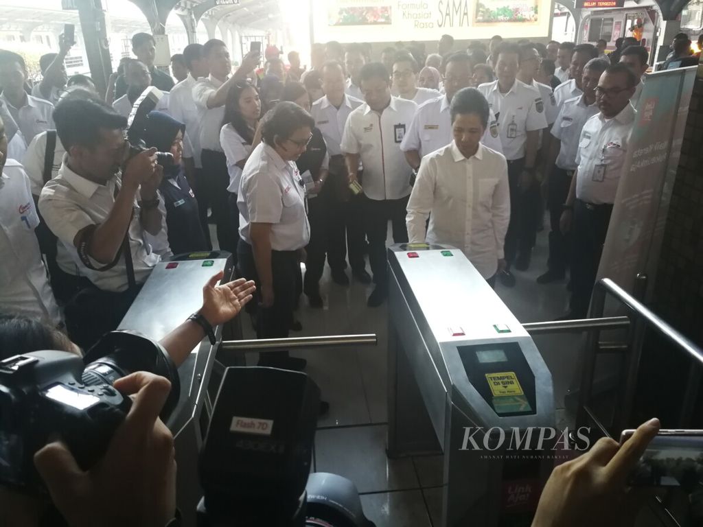https://assetd.kompas.id/0xSXMTxvOXxkdHVVnFZLPixOqCQ=/1024x768/filters:watermark(https://cdn-content.kompas.id/umum/kompas_main_logo.png,-16p,-13p,0)/https%3A%2F%2Fkompas.id%2Fwp-content%2Fuploads%2F2019%2F10%2FIMG_20191001_135822_1569919974.jpg