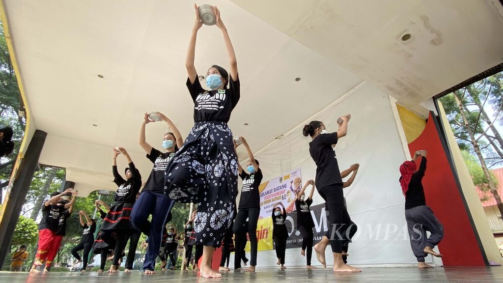 https://assetd.kompas.id/1I-5EMTn4tBeppUIvVWuo6txF80=/1024x576/filters:watermark(https://cdn-content.kompas.id/umum/kompas_main_logo.png,-16p,-13p,0)/https%3A%2F%2Fkompas.id%2Fwp-content%2Fuploads%2F2021%2F10%2Fc8689317-0013-42de-922a-5684e097428c_jpg.jpg