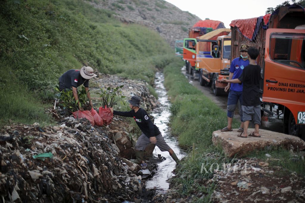 https://assetd.kompas.id/1PayvuH_BeIOY6k3wCMrsx2BGzU=/1024x683/filters:watermark(https://cdn-content.kompas.id/umum/kompas_main_logo.png,-16p,-13p,0)/https%3A%2F%2Fkompas.id%2Fwp-content%2Fuploads%2F2021%2F05%2F19c7f17e-8aaa-4394-abb5-23ae55e890af_jpg.jpg