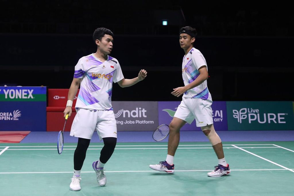 Leo Rolly Carnando/Bagas Maulana, ganda putra Indonesia, menjuarai Korea Terbuka 2024, turnamen bulu tangkis kedua sejak mereka berpasangan. Leo/Bagas menjadi juara setelah mengalahkan andalan tuan rumah, Kang Min-hyuk/Seo Seung-jae, pada final di Mokpo Indoor Stadium, Minggu (1/9/2024).