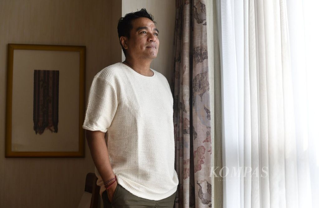 Musisi Indra Lesmana saat wawancara khusus dengan <i>Kompas</i> di Jakarta, Rabu (24/8/2022).