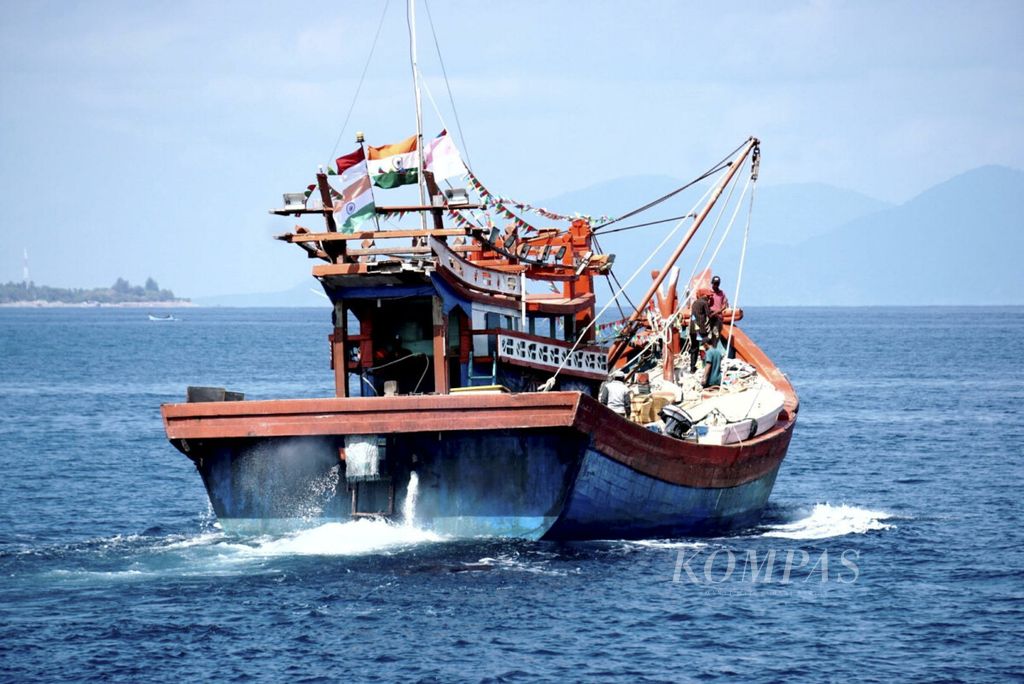 https://assetd.kompas.id/23EAuc-zOwSUY8j_Fd3QJZyyfKg=/1024x684/filters:watermark(https://cdn-content.kompas.id/umum/kompas_main_logo.png,-16p,-13p,0)/https%3A%2F%2Fkompas.id%2Fwp-content%2Fuploads%2F2018%2F12%2FPelepasan-Kapal-Dagang-Aceh-India_74200547_1546182227.jpg
