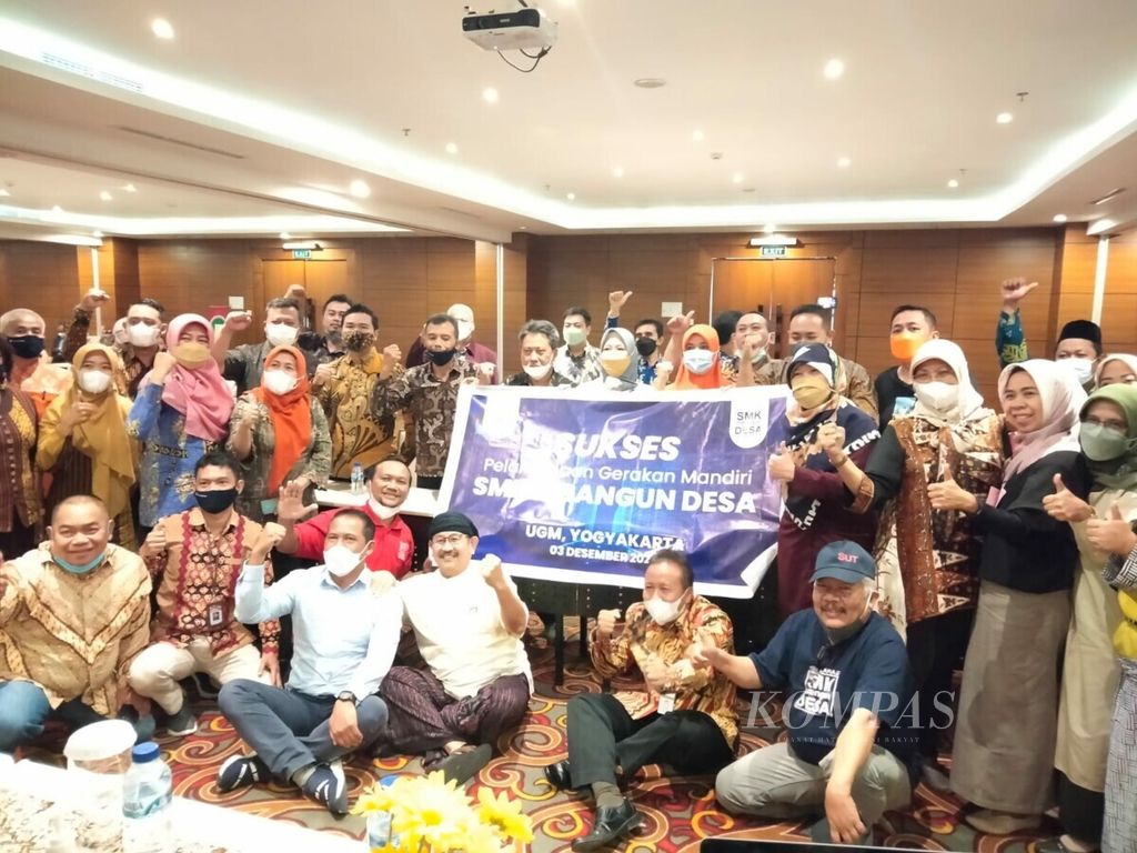 Sebanyak 21 SMK Pusat Keunggulan dari sejumlah daerah yang didampingi perguruan tinggi Univereitas Gadjah Mada berkumpul di Yogyakarta, 2-3 Desember 2021, untuk mendapat penguatan. Salah satunya belajar dari program SMK Mbangun Desa yang mendorong SMK untuk berkolaborasi dengan masyarakat dan pemerintah desa.