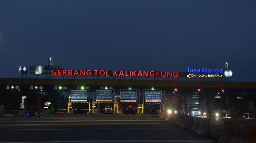 Suasana Gerbang Tol Kalikangkung, Semarang, Jawa Tengah, Rabu (20/4/2022). 
