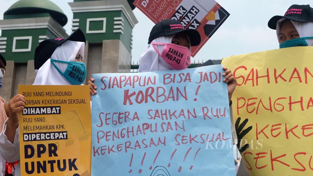 https://assetd.kompas.id/2GEJIJ-YgRA2MZKHoI_-YCJbqTY=/1024x576/filters:watermark(https://cdn-content.kompas.id/umum/kompas_main_logo.png,-16p,-13p,0)/https%3A%2F%2Fkompas.id%2Fwp-content%2Fuploads%2F2019%2F09%2F20190918_ENGLISH-TAJUK_C_web_1568818509.jpg