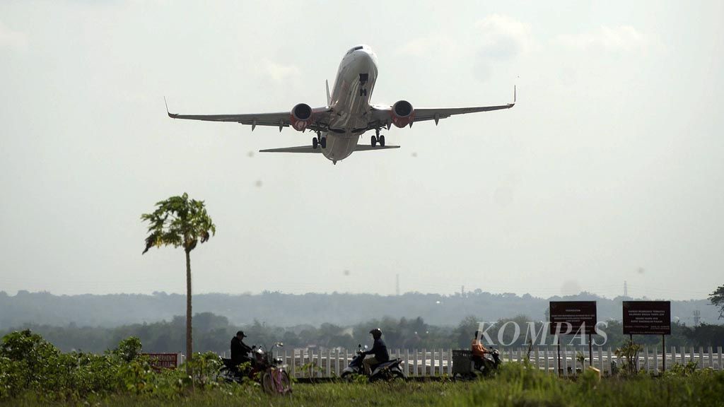 https://assetd.kompas.id/2HcHRoWGvJaiKphrZmVoPhsz3yY=/1024x576/filters:watermark(https://cdn-content.kompas.id/umum/kompas_main_logo.png,-16p,-13p,0)/https%3A%2F%2Fkompas.id%2Fwp-content%2Fuploads%2F2018%2F11%2F20181127_ENGLISH-LIPUTAN-TEMATIK-PENERBANGAN-MURAH_A_web_1543329244.jpg