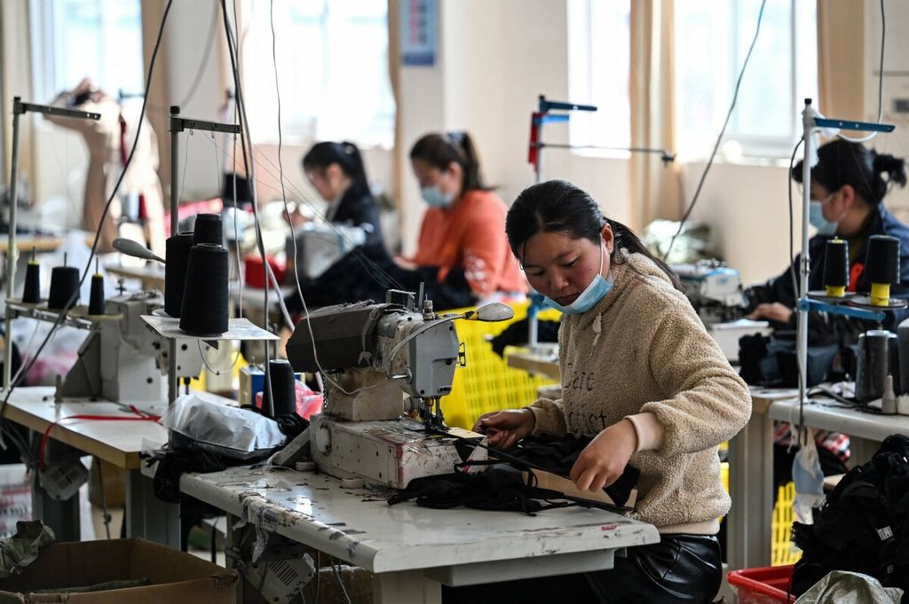 https://assetd.kompas.id/2RagKRd1sqWD96ZjIYtNVjwmJ_E=/1024x681/https%3A%2F%2Fkompas.id%2Fwp-content%2Fuploads%2F2021%2F05%2FFILES-CHINA-ECONOMY-RETAIL_96173875_1620720765.jpg