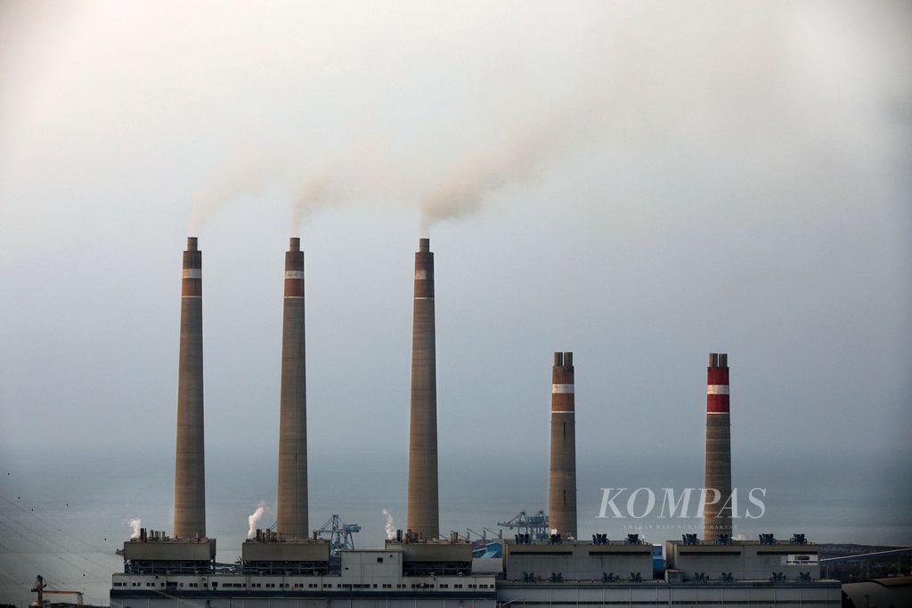 Pembangkit Listrik Tenaga Uap (PLTU) Suralaya, Merak, Cilegon, Banten, Senin (28/8/2023). PT Perusahaan Listrik Negara (Persero) atau PLN digugat ke Komisi Informasi Pusat untuk membuka data emisi yang dihasilkan oleh pengoperasian Pembangkit Listrik Tenaga Uap Suralaya di Cilegon, Banten, dan PLTU Ombilin di Padang, Sumatera Barat, kepada publik.