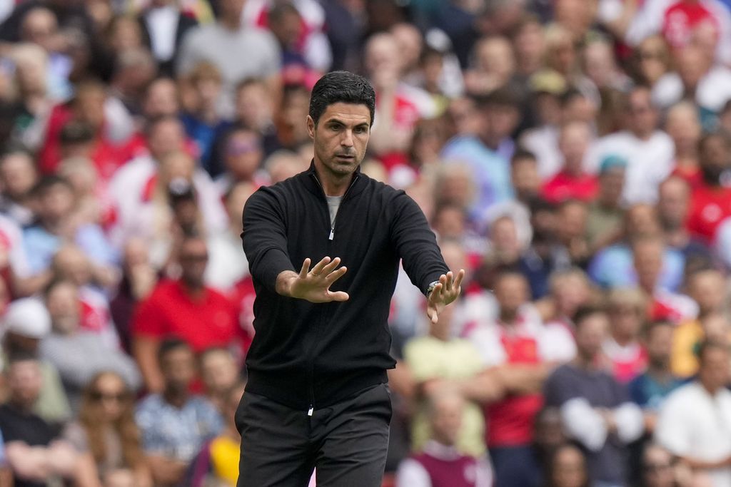 Gestur Manajer Arsenal Mikel Arteta saat mendampingi timnya menghadapu Brighton & Hove Albion pada laga Liga Inggris di Stadion Emirates, London, Sabtu (31/8/2024.