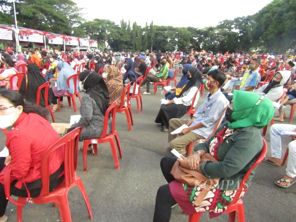 https://assetd.kompas.id/2sMOj8mAosThdXVzyeUdFmjOZiU=/1024x768/filters:watermark(https://cdn-content.kompas.id/umum/kompas_main_logo.png,-16p,-13p,0)/https%3A%2F%2Fkompas.id%2Fwp-content%2Fuploads%2F2021%2F10%2F20211011vio-vaksinasi-2_1633943529.jpg
