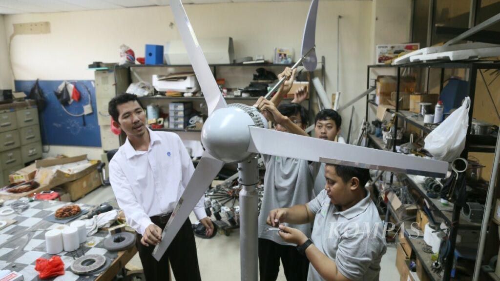 https://assetd.kompas.id/350TYmNQ-5PzD1hwJYjDYd25U50=/1024x576/filters:watermark(https://cdn-content.kompas.id/umum/kompas_main_logo.png,-16p,-13p,0)/https%3A%2F%2Fkompas.id%2Fwp-content%2Fuploads%2F2019%2F12%2F20191202_ENGLISH-PENGEMBANGAN-RISET_B_web_1575297860.jpg