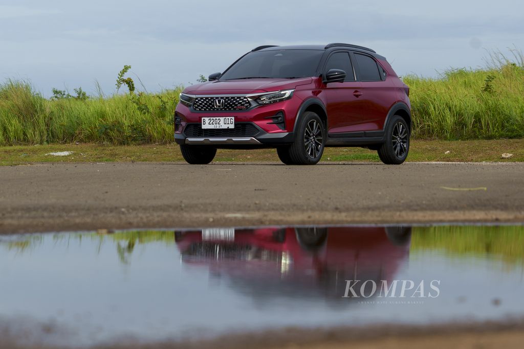 Honda WR-V dengan mesin berkapasitas 1.498 cc, 4 silinder, DOHC, i-VTEC.
