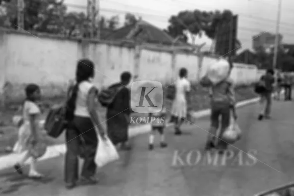 Banyaknya penduduk Jakarta yang mudik serta keterbatasan angkutan menyebabkan mereka...