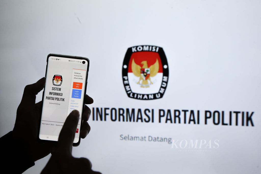 Komisi Pemilihan Umum (KPU) meluncurkan Sistem Informasi Partai Politik (Sipol) Pemilu 2024 di Gedung KPU, Jakarta, Jumat (24/6/2022). KPU telah membuka akses Sipol Pemilu 2024 untuk memperlancar proses pendaftaran dan verifikasi partai politik. Untuk menjamin keamanan data di Sipol, KPU melakukan pengamanan dua lapis.