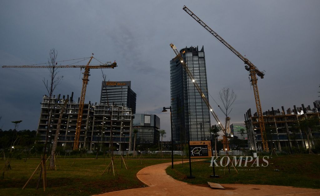 Proyek pembangunan EleVee Condominium di Alam Sutera, Kota Tangerang, Banten, Rabu (10/1/2024). EleVee Condominium berlokasi di kawasan bisnis dan gaya hidup Escala, Alam Sutera. 