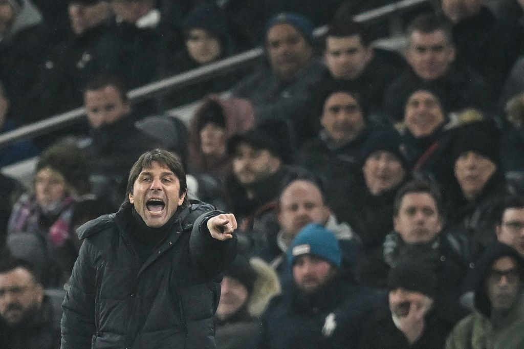Reaksi manajer Tottenham Hotspur Antonio Conte dalam pertandingan kedua babak 16 besar Liga Champions antara Tottenham Hotspur dan AC Milan di Stadion Tottenham Hotspur, London, Kamis (9/3/2023) dini hari WIB. Posisi Conte sebagai manajer terancam setelah Spurs mengalami rentetan hasil buruk.