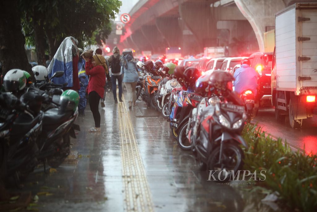 https://assetd.kompas.id/3xFEhM25kGd_f4d8HmMfHPbwGt4=/1024x683/filters:watermark(https://cdn-content.kompas.id/umum/kompas_main_logo.png,-16p,-13p,0)/https%3A%2F%2Fkompas.id%2Fwp-content%2Fuploads%2F2019%2F12%2Fd65bc765-4351-4b3d-a8c1-e995ce46828c_jpg.jpg