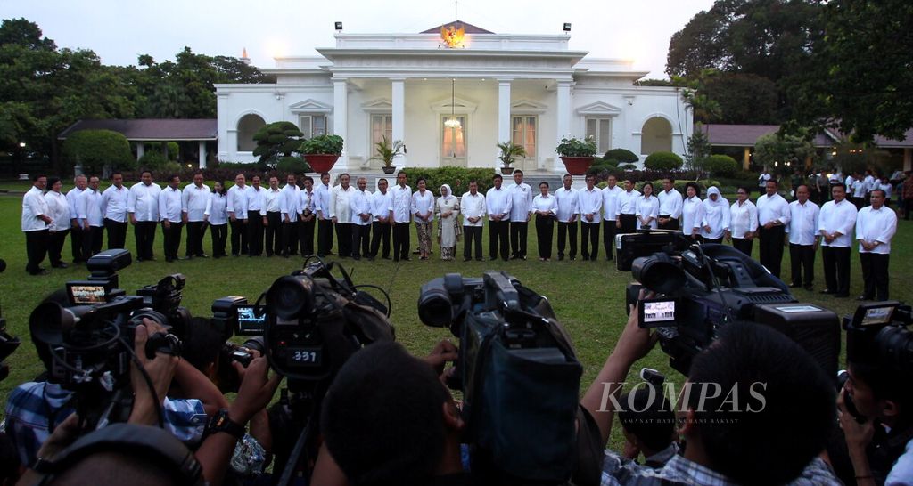 https://assetd.kompas.id/3y3R6e9Rm6U23mw7c_w2oBn090Q=/1024x546/filters:watermark(https://cdn-content.kompas.id/umum/kompas_main_logo.png,-16p,-13p,0)/https%3A%2F%2Fkompas.id%2Fwp-content%2Fuploads%2F2019%2F07%2F20141026AIC01_1562065549.jpg