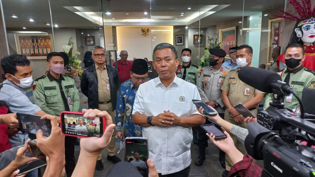 Ketua DPRD DKI Jakarta Prasetio Edi Marsudi seusai memimpin rapimgab, Senin (12/9/2022), di Gedung DPRD DKI Jakarta untuk menentukan mekanisme penentuan nama-nama usulan calon penjabat gubernur DKI Jakarta. 