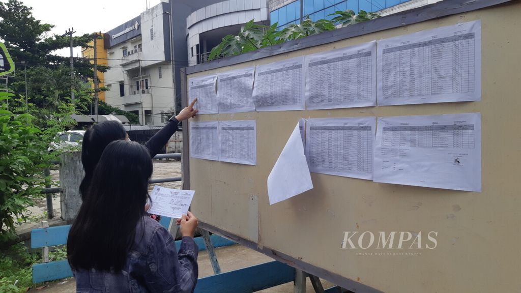 https://assetd.kompas.id/47iJdfxP5giS3SNL3htqxIicjc0=/1024x576/filters:watermark(https://cdn-content.kompas.id/umum/kompas_main_logo.png,-16p,-13p,0)/https%3A%2F%2Fkompas.id%2Fwp-content%2Fuploads%2F2020%2F12%2F20201209jum-pilkada_kalsel_1607516922.jpg