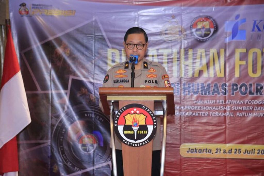 Penata Kehumasan Polri Utama Tingkat II Divisi Humas Polri Brigjen Pol Drs S Erlangga.