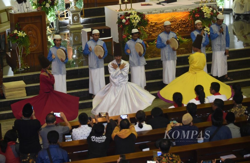 https://assetd.kompas.id/4RPKjhf5PyEcKdlGRd_oRreE6XM=/1024x667/filters:watermark(https://cdn-content.kompas.id/umum/kompas_main_logo.png,-16p,-13p,0)/https%3A%2F%2Fkompas.id%2Fwp-content%2Fuploads%2F2019%2F12%2F20191225Bah22_1577278977.jpg