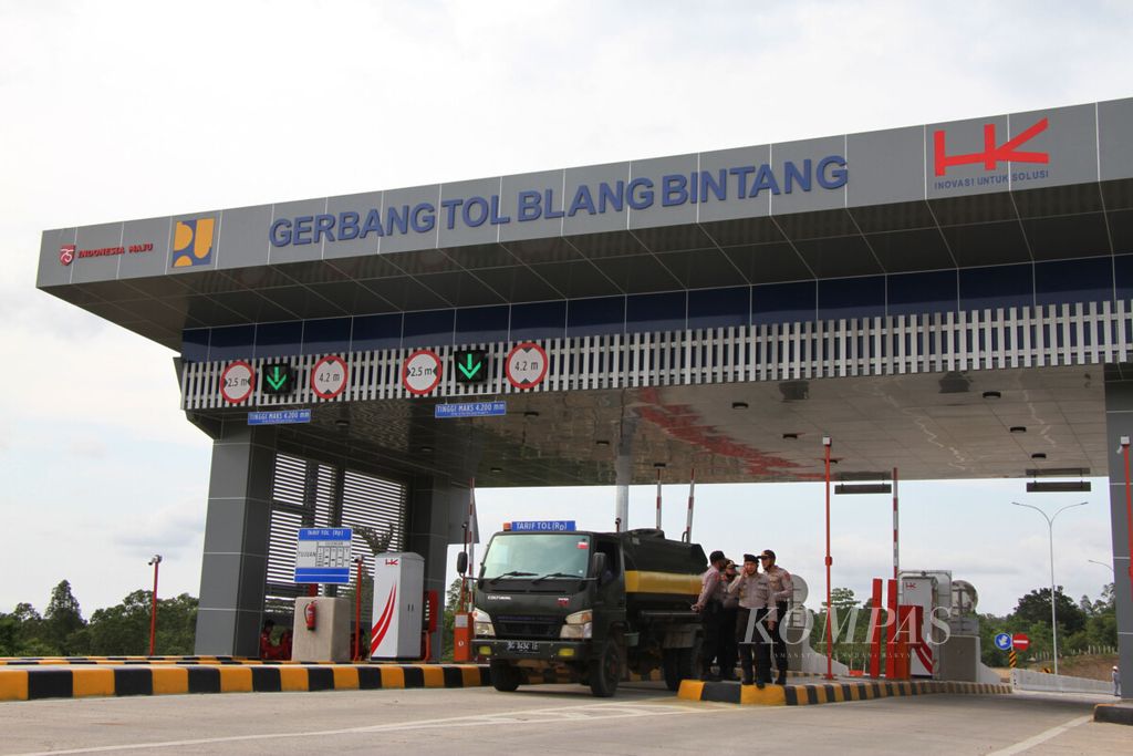 https://assetd.kompas.id/4YQHxTy7utsYUdAy0rVygwPt7v4=/1024x683/filters:watermark(https://cdn-content.kompas.id/umum/kompas_main_logo.png,-16p,-13p,0)/https%3A%2F%2Fkompas.id%2Fwp-content%2Fuploads%2F2020%2F08%2F20200824AIN_Tol-Banda-Aceh-SIgli_1598267311.jpg