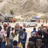 Longsor Susulan Mengancam, Pencarian Korban Gunung Kuda Dihentikan
