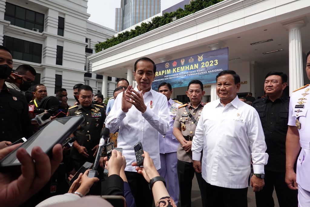 Presiden Joko Widodo menegaskan bahwa Kementerian Pertahanan harus menjadi orkestarator bagi informasi-informasi intelijen di semua lini yang berasal dari Badan Intelijen Negara, TNI/Polri, serta Badan Siber dan Sandi Negara. Hal ini diungkapkan Presiden Jokowi usai menghadiri rapat pimpinan Kementerian Pertahanan yang menyertakan pimpinan TNI dan Polri serta pejabat-pejabat utama Kemenhan, Rabu (18/1/2023). 