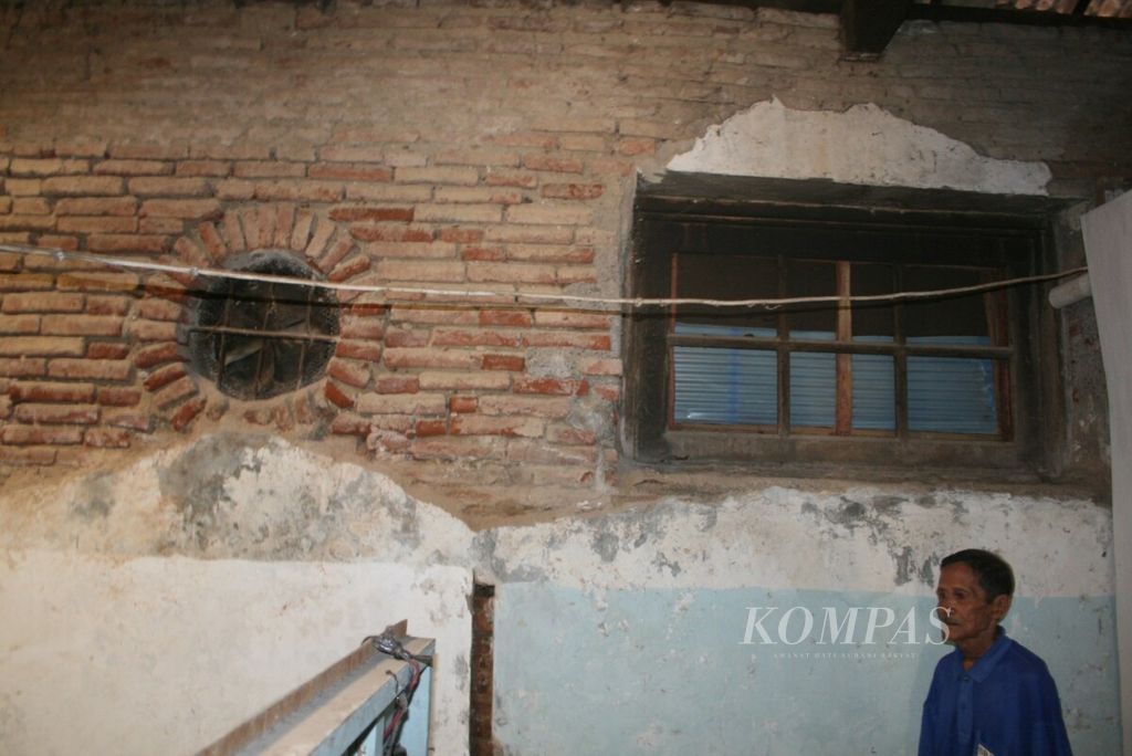 https://assetd.kompas.id/4ufU4AhUEjiledhHauIru_P9bmw=/1024x684/filters:watermark(https://cdn-content.kompas.id/umum/kompas_main_logo.png,-16p,-13p,0)/https%3A%2F%2Fkompas.id%2Fwp-content%2Fuploads%2F2019%2F05%2F20090318ILO-E_1556887157.jpg