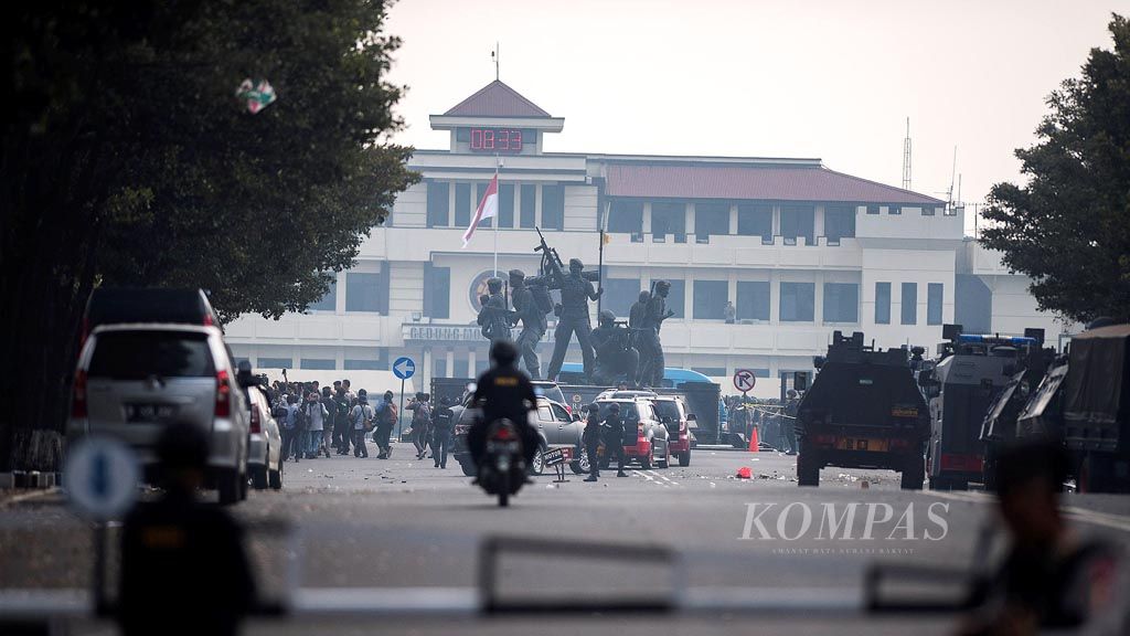 https://assetd.kompas.id/5Ebrr92V1Lx0xyy76-IHglqAajo=/1024x576/filters:watermark(https://cdn-content.kompas.id/umum/kompas_main_logo.png,-16p,-13p,0)/https%3A%2F%2Fkompas.id%2Fwp-content%2Fuploads%2F2018%2F07%2F20180703_ENGLISH-OPINI_C_web-5.jpg