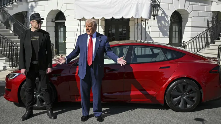 Teluku untuk artikel Trump Membangkitkan Industri Otomotif AS dengan Tarif Impor