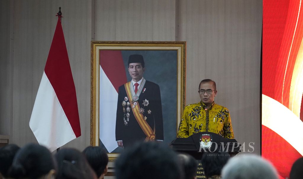 Ketua Komisi Pemilihan Umum Hasyim Asy'ari menyampaikan paparannya dalam acara Catatan Akhir Tahun 2022 KPU, Menyongsong Pemilu Tahun 2024 di Gedung Komisi Pemilihan Umum (KPU), Jakarta, Kamis (29/12/2022). 