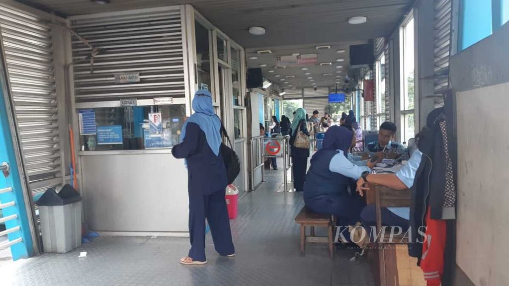 Suasana Halte Transjakarta PGC, Jakarta Timur, Selasa (18/6/2019).