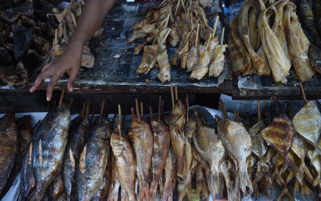 Ilustrasi makanan olahan ikan 