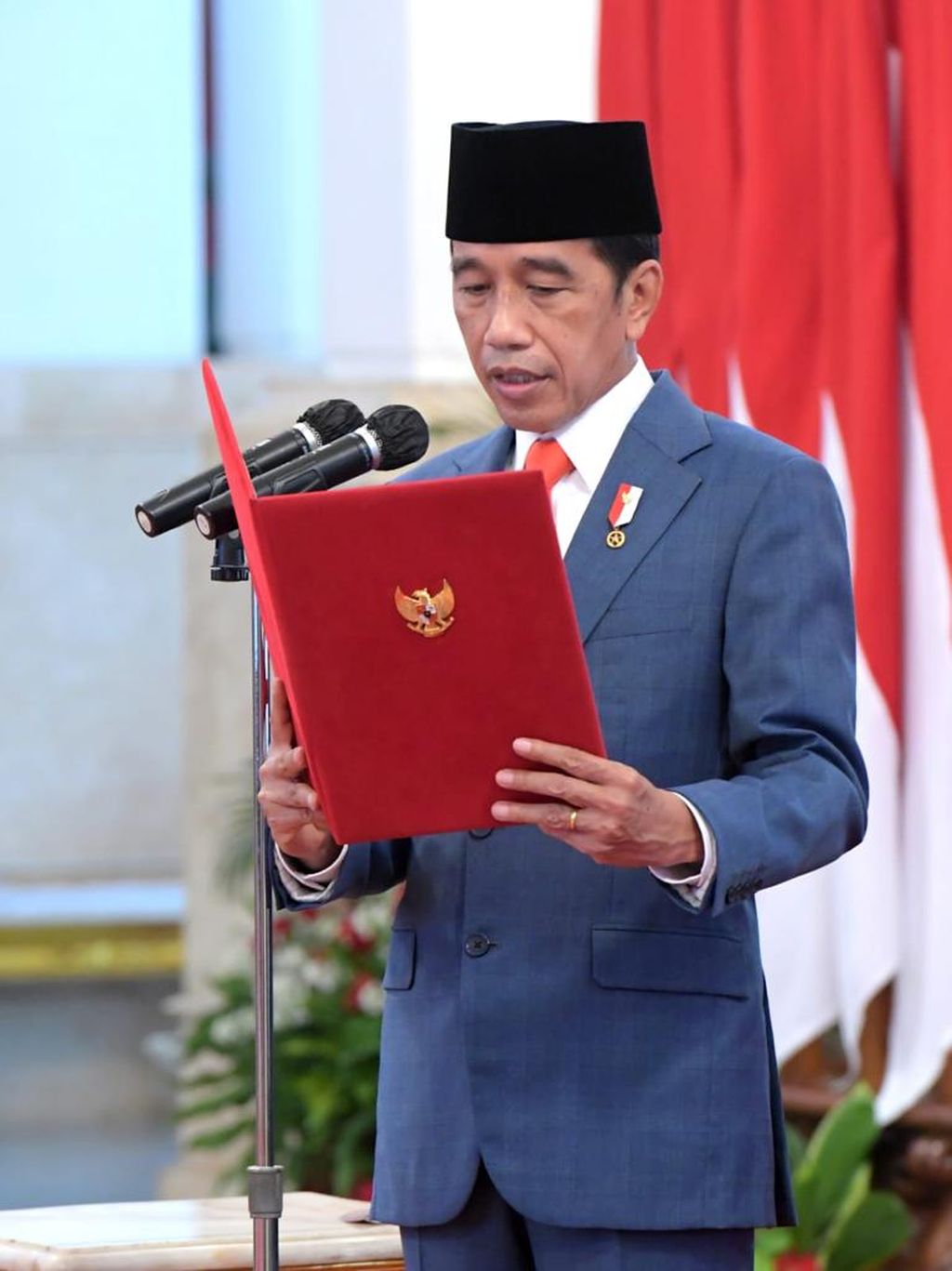 https://assetd.kompas.id/5tRocSL5wK2wQN4A4nnylN67_dw=/1024x1367/https%3A%2F%2Fkompas.id%2Fwp-content%2Fuploads%2F2021%2F10%2FPresiden-Jokowi-pada-pelantikan-Dewan-Pengarah-BRIN-13-Oktober-2021_1634122534.jpeg