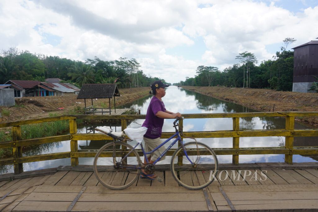https://assetd.kompas.id/5xBi_kuYzvKimyrCWkX_7JMnIMc=/1024x683/filters:watermark(https://cdn-content.kompas.id/umum/kompas_main_logo.png,-16p,-13p,0)/https%3A%2F%2Fkompas.id%2Fwp-content%2Fuploads%2F2020%2F09%2F20200904IDO_Food_Estate1_1599229039.jpg